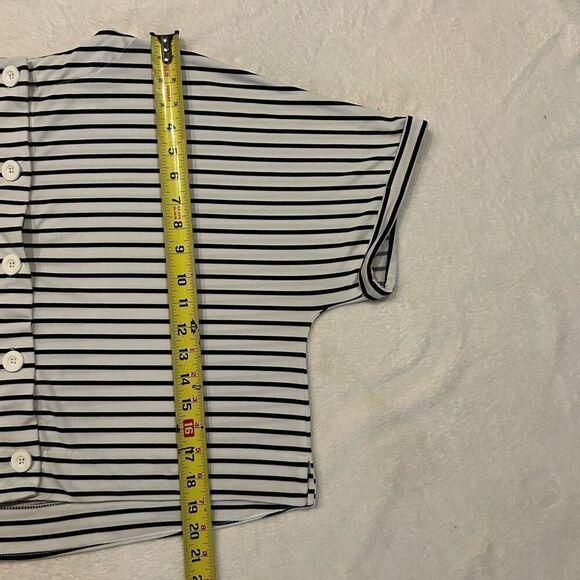 ADRIANNA PAPELL short sleeve stripped crop top shirt size medium - Picture 6 of 6
